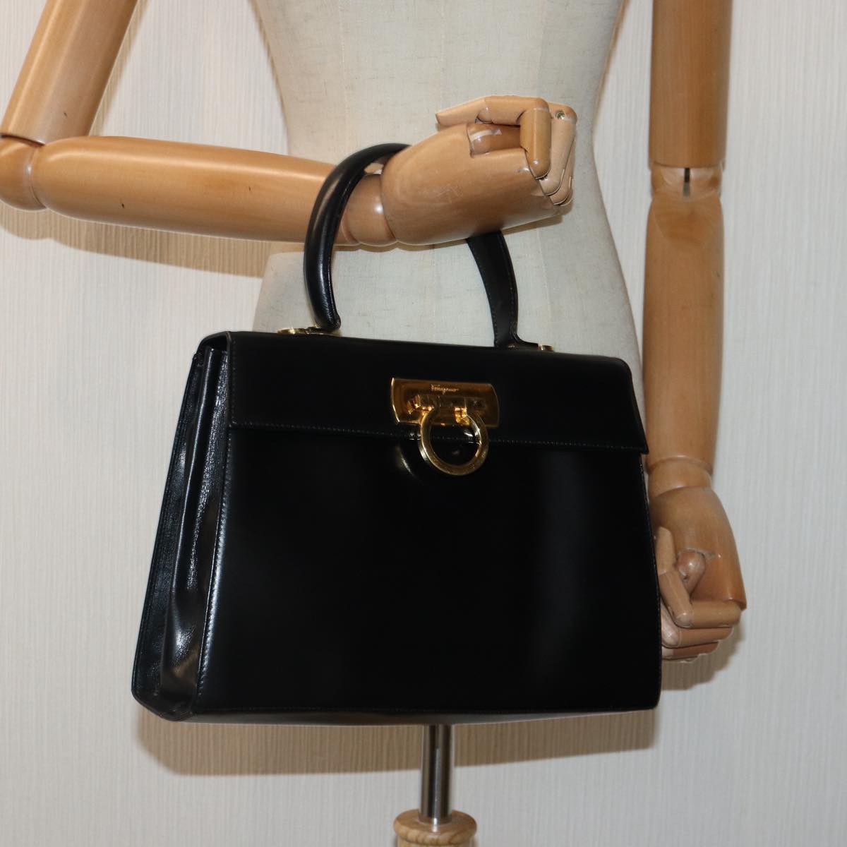 Salvatore Ferragamo Gancini Hand Bag Leather Black Gold Auth 88670