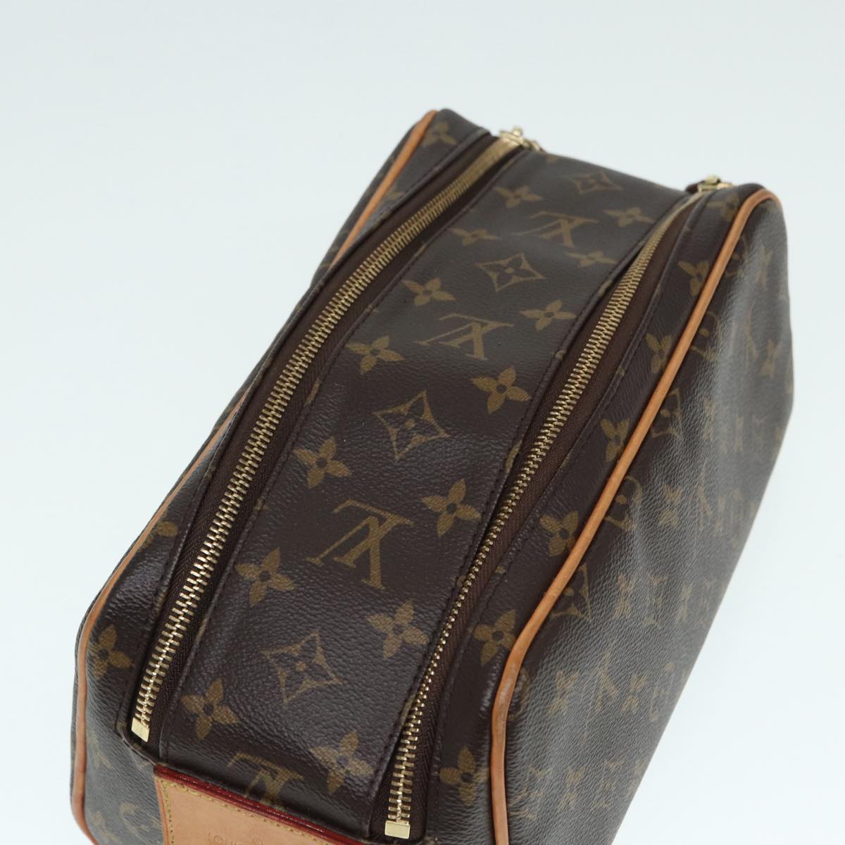 LOUIS VUITTON Monogram Dop Kit Cosmetic Pouch M44494 LV Auth 89163