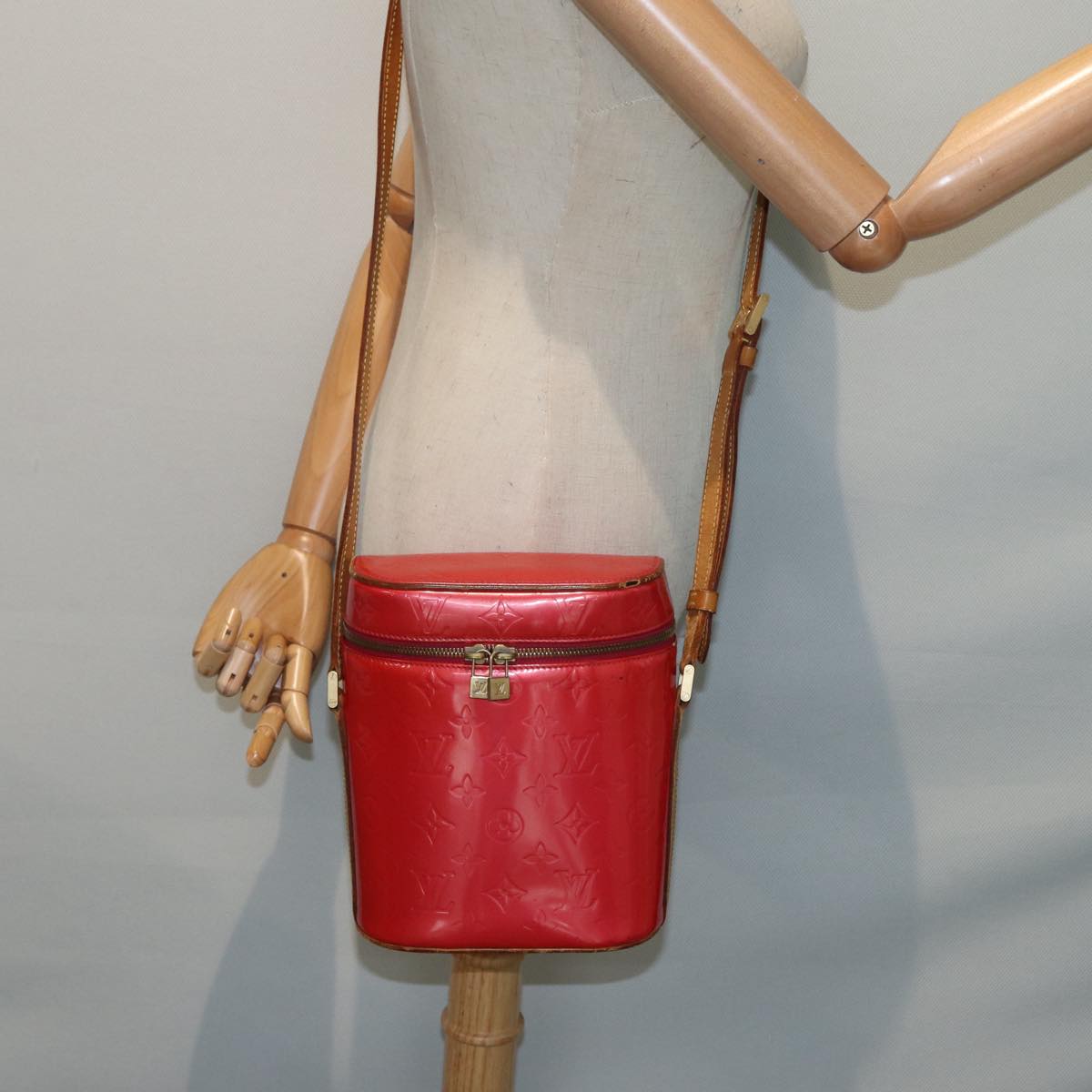 LOUIS VUITTON Monogram Vernis Sullivan Vertical Bag Pink M91259 LV Auth 89190