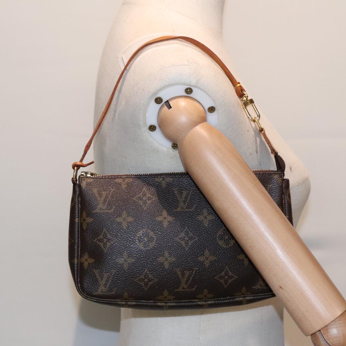 LOUIS VUITTON Monogram Pochette Accessoires Pouch M51980 LV Auth 89267