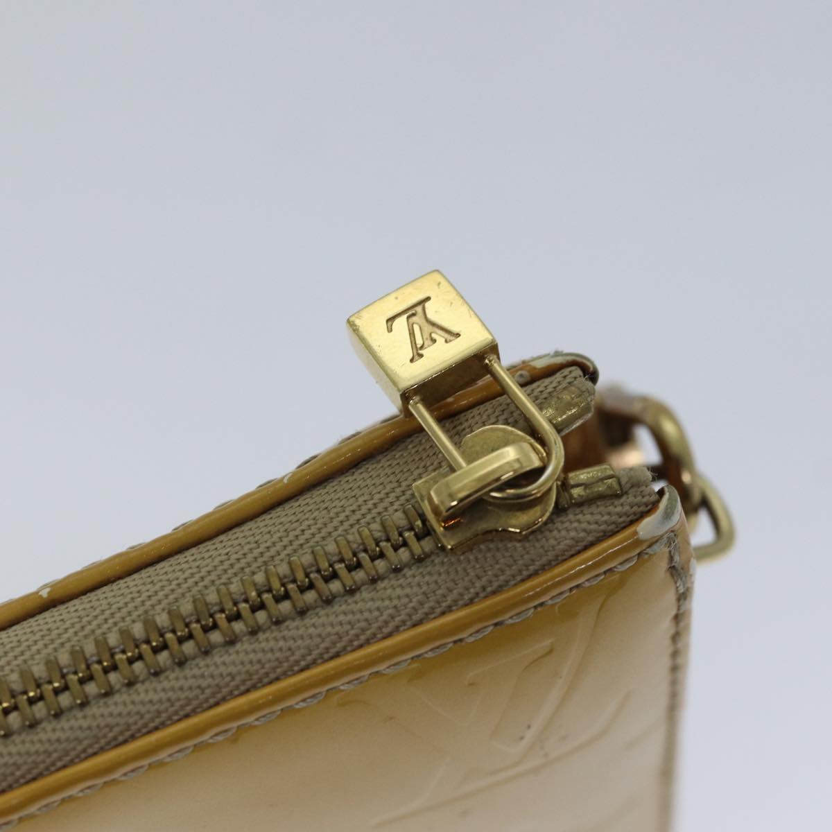 LOUIS VUITTON Monogram Vernis Lexington Accessory Pouch Beige M91010 Auth 89339