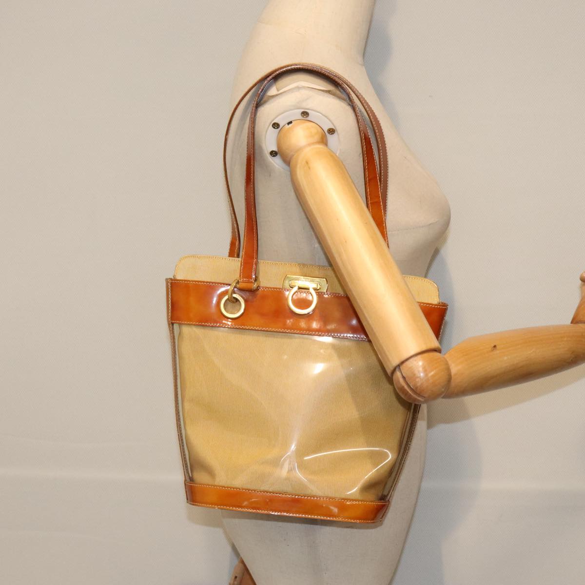 Salvatore Ferragamo Gancini Shoulder Bag Vinyl Beige Orange Auth 89799