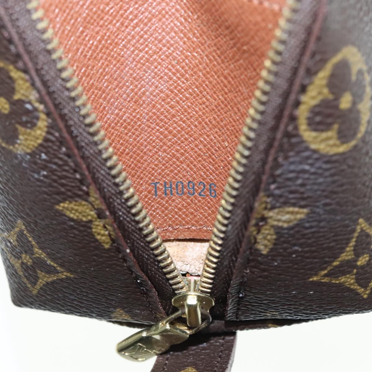 LOUIS VUITTON Monogram Trousse Demi Ronde Cosmetic Pouch M47520 LV Auth 89922