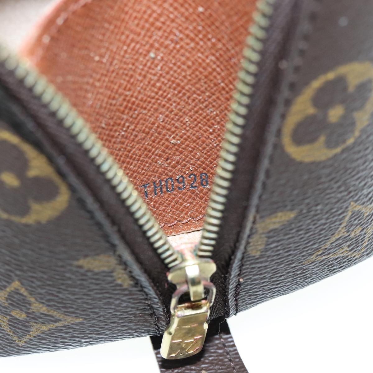 LOUIS VUITTON Monogram Trousse Demi Ronde Cosmetic Pouch M47520 LV Auth 89924