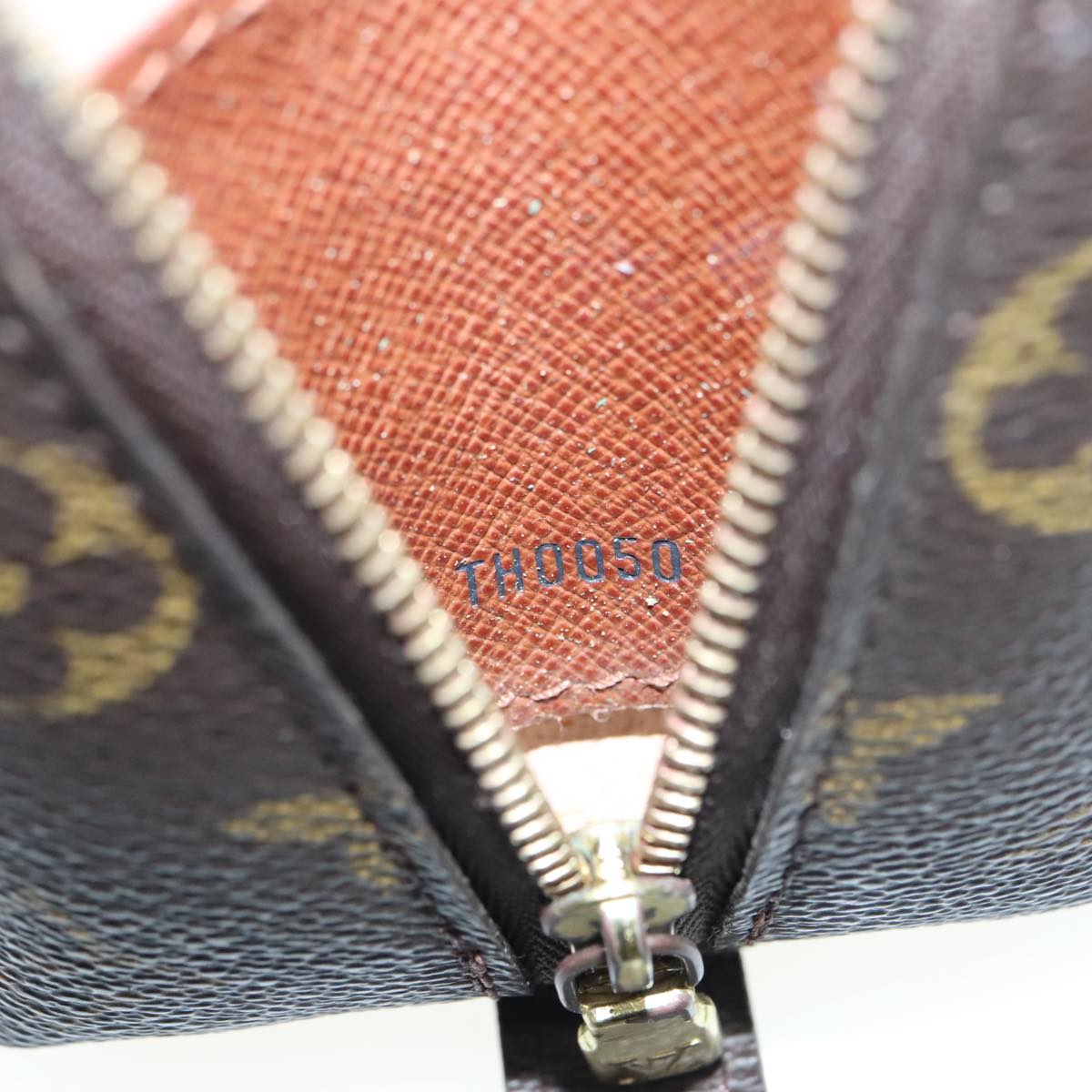 LOUIS VUITTON Monogram Trousse Demi Ronde Cosmetic Pouch M47520 LV Auth 89926