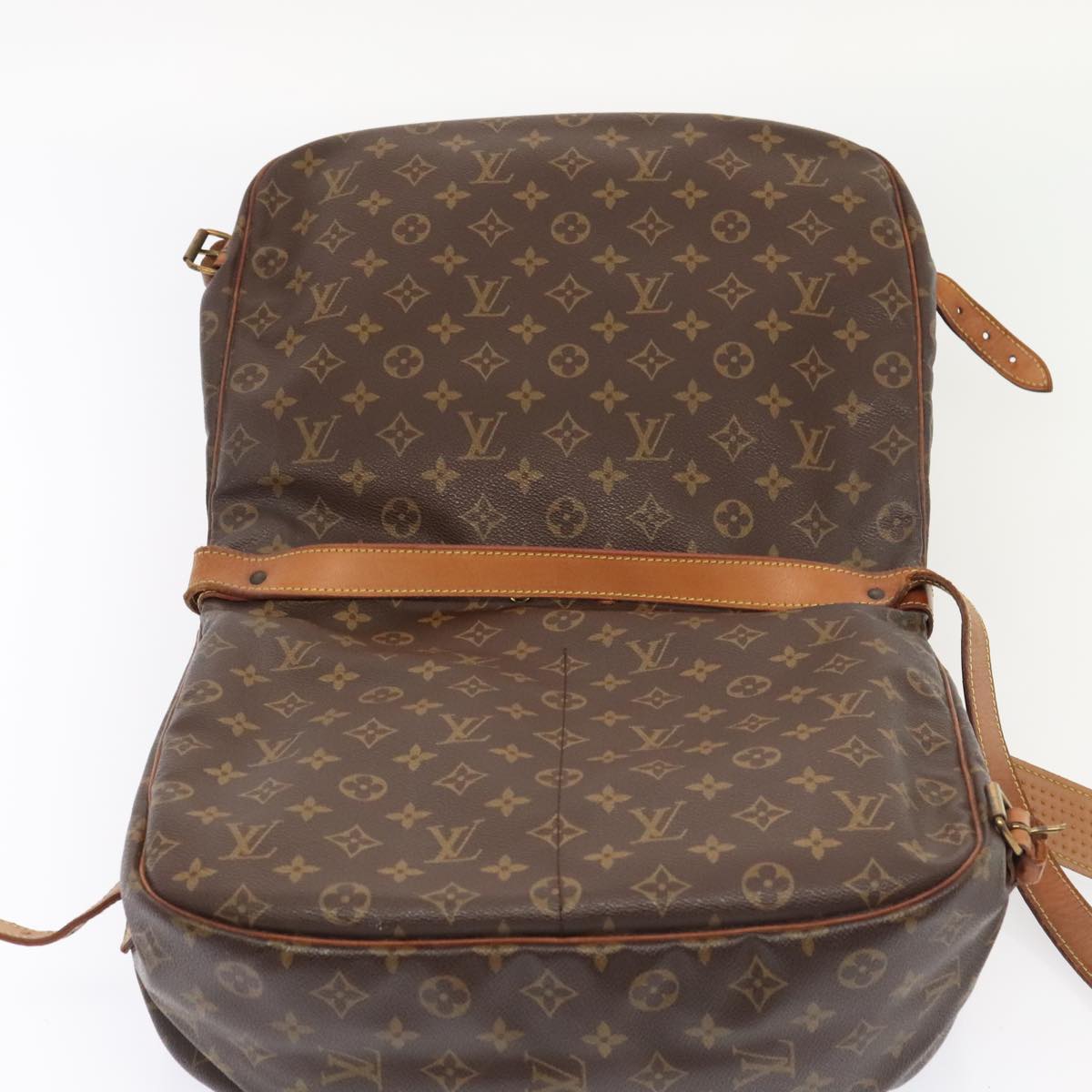 LOUIS VUITTON Monogram Saumur 35 Shoulder Bag M42254 LV Auth 89975