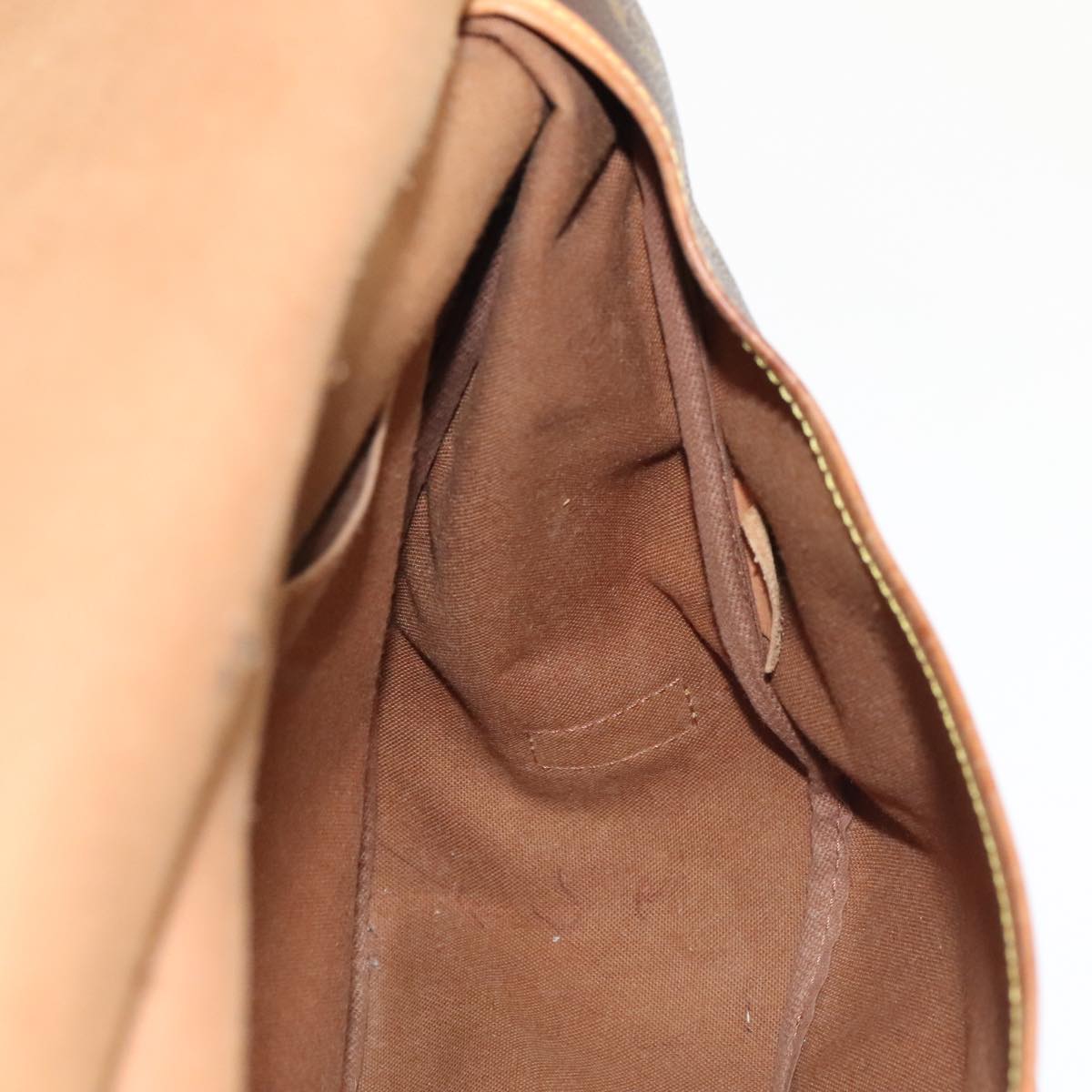 LOUIS VUITTON Monogram Saumur 35 Shoulder Bag M42254 LV Auth 89975