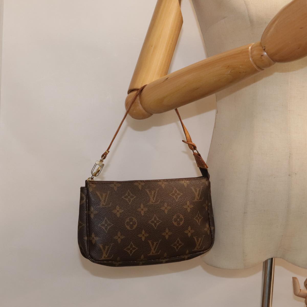 LOUIS VUITTON Monogram Pochette Accessoires Pouch M51980 LV Auth 89988