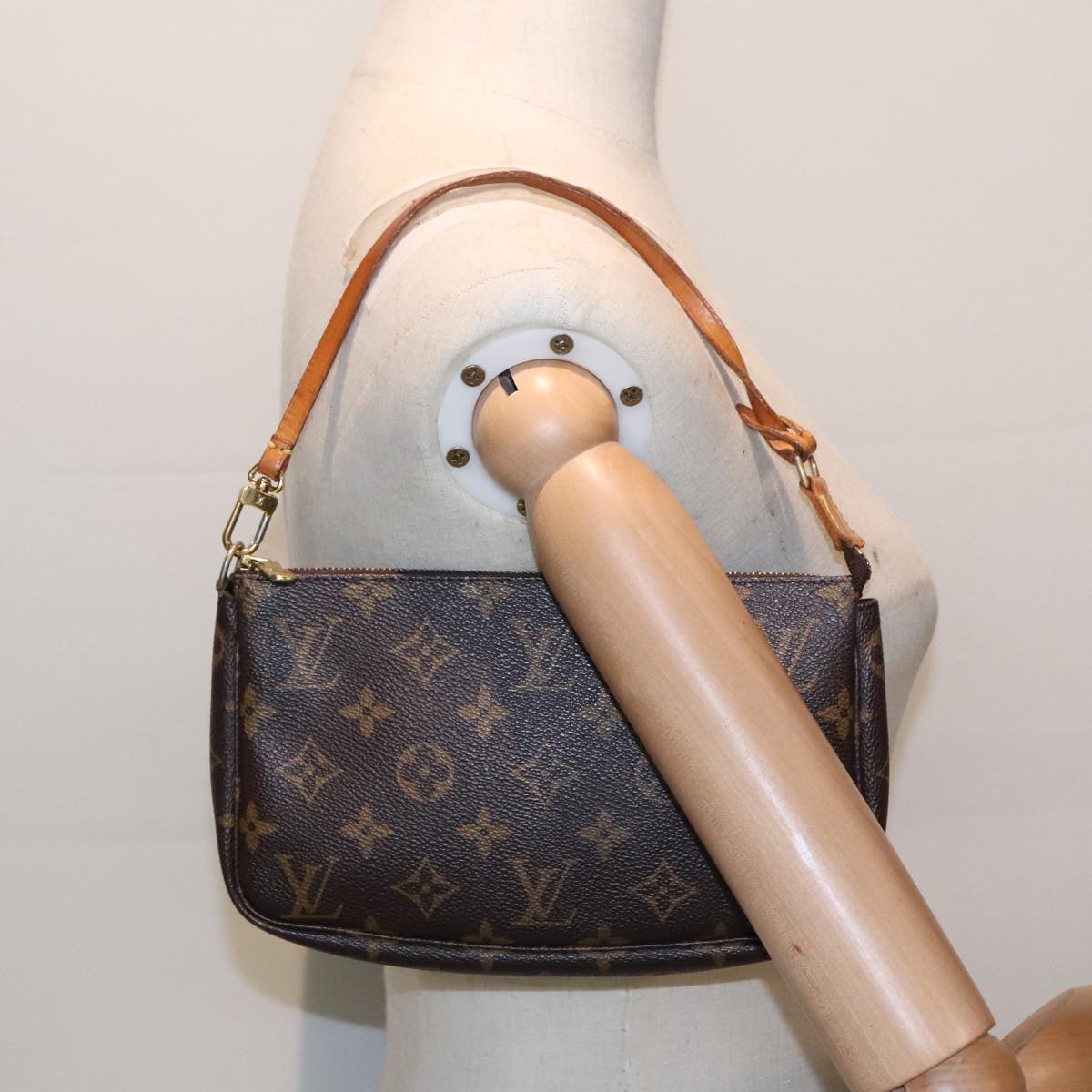 LOUIS VUITTON Monogram Pochette Accessoires Pouch M51980 LV Auth 89991