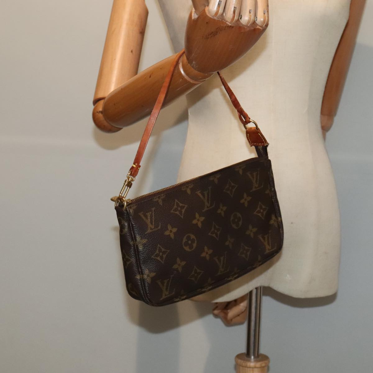 LOUIS VUITTON Monogram Pochette Accessoires Pouch M51980 LV Auth 90065