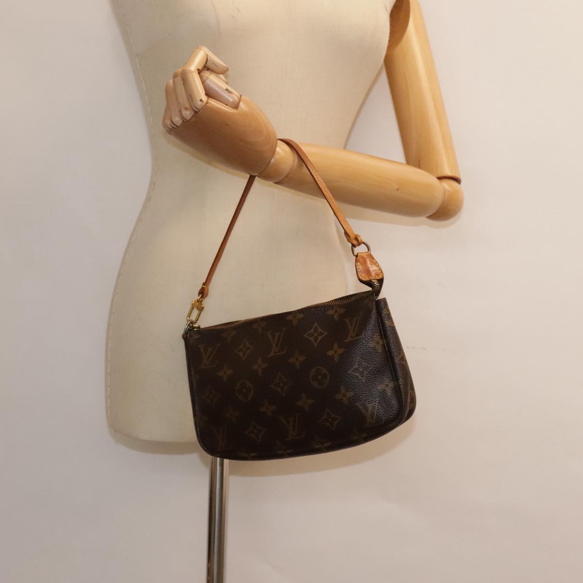 LOUIS VUITTON Monogram Pochette Accessoires Pouch M51980 LV Auth 90067