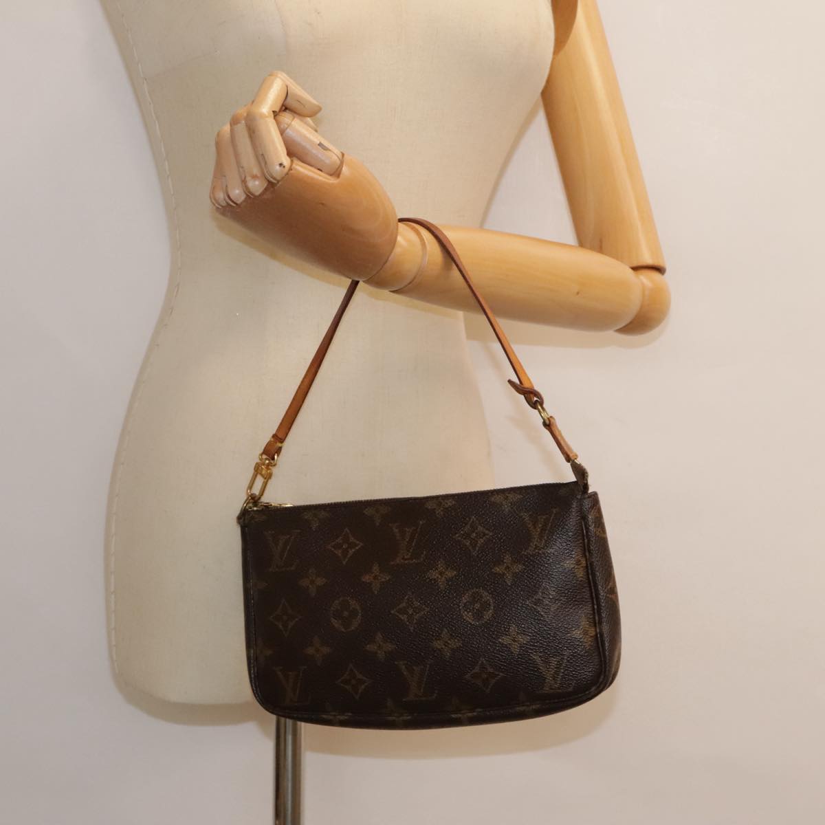 LOUIS VUITTON Monogram Pochette Accessoires Pouch M51980 LV Auth 90069