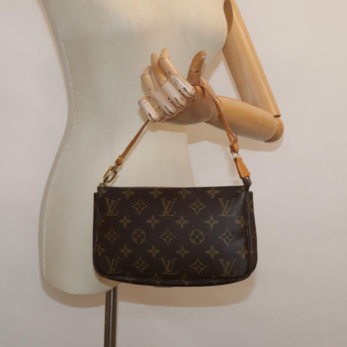 LOUIS VUITTON Monogram Pochette Accessoires Pouch M51980 LV Auth 90073