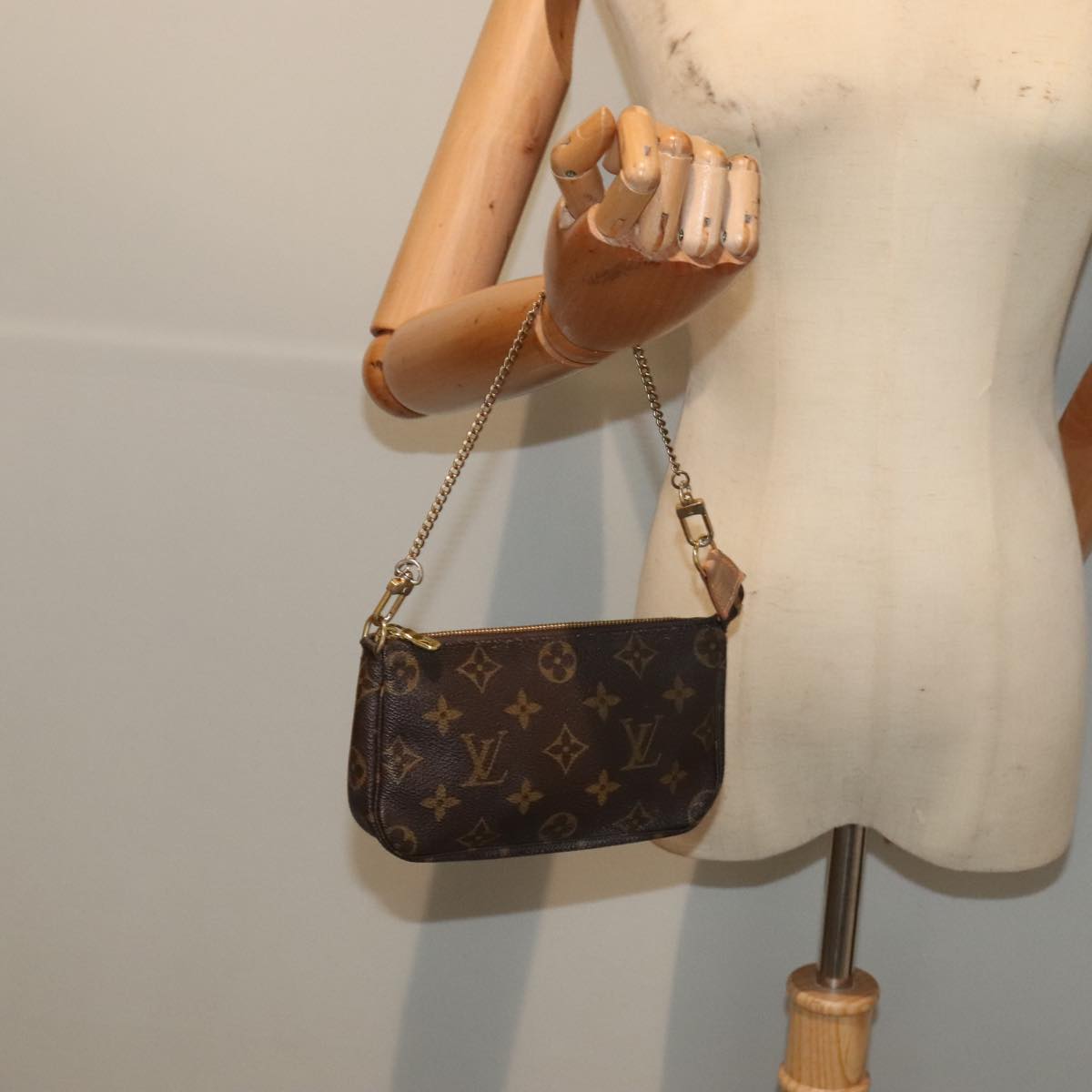 LOUIS VUITTON Monogram Mini Pochette Accessoires Pouch M58009 LV Auth 90080