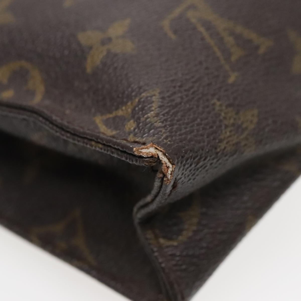 LOUIS VUITTON Monogram Poche Toilette 26 Pouch M47542 LV Auth 90084