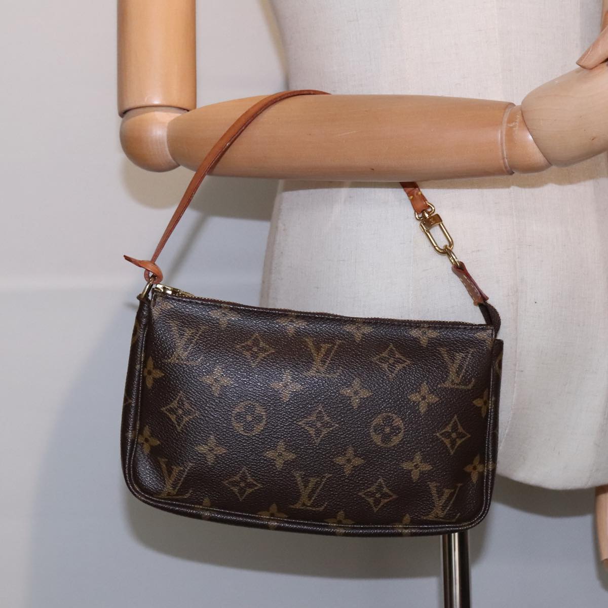 LOUIS VUITTON Monogram Pochette Accessoires Pouch M51980 LV Auth 90365