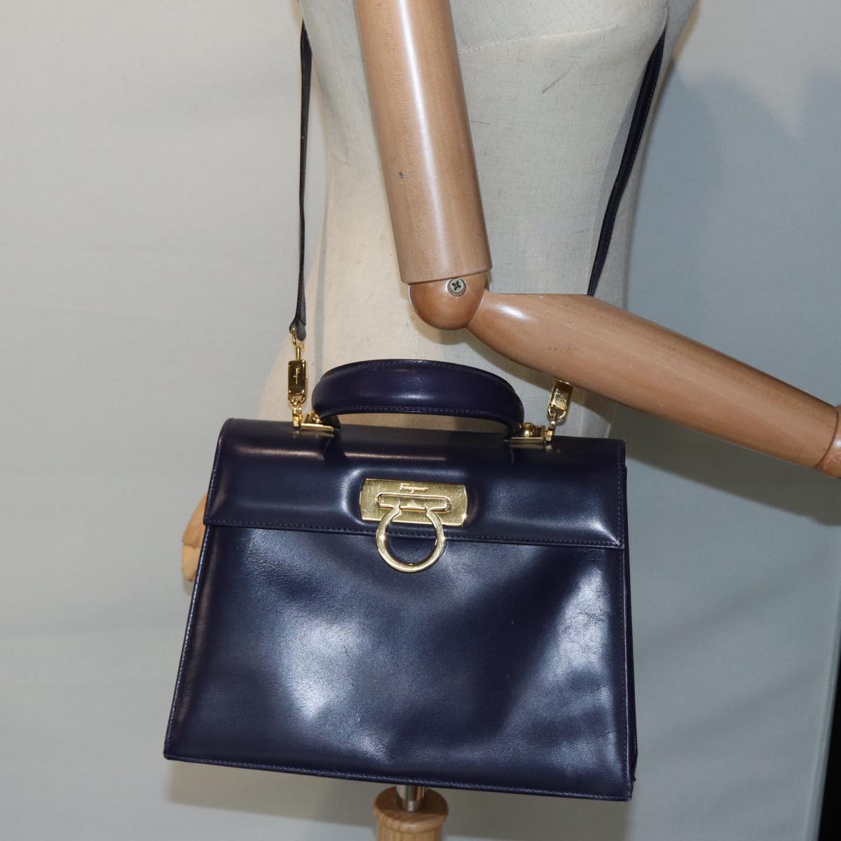 Salvatore Ferragamo Gancini Hand Bag Leather 2way Purple Gold Auth 90385