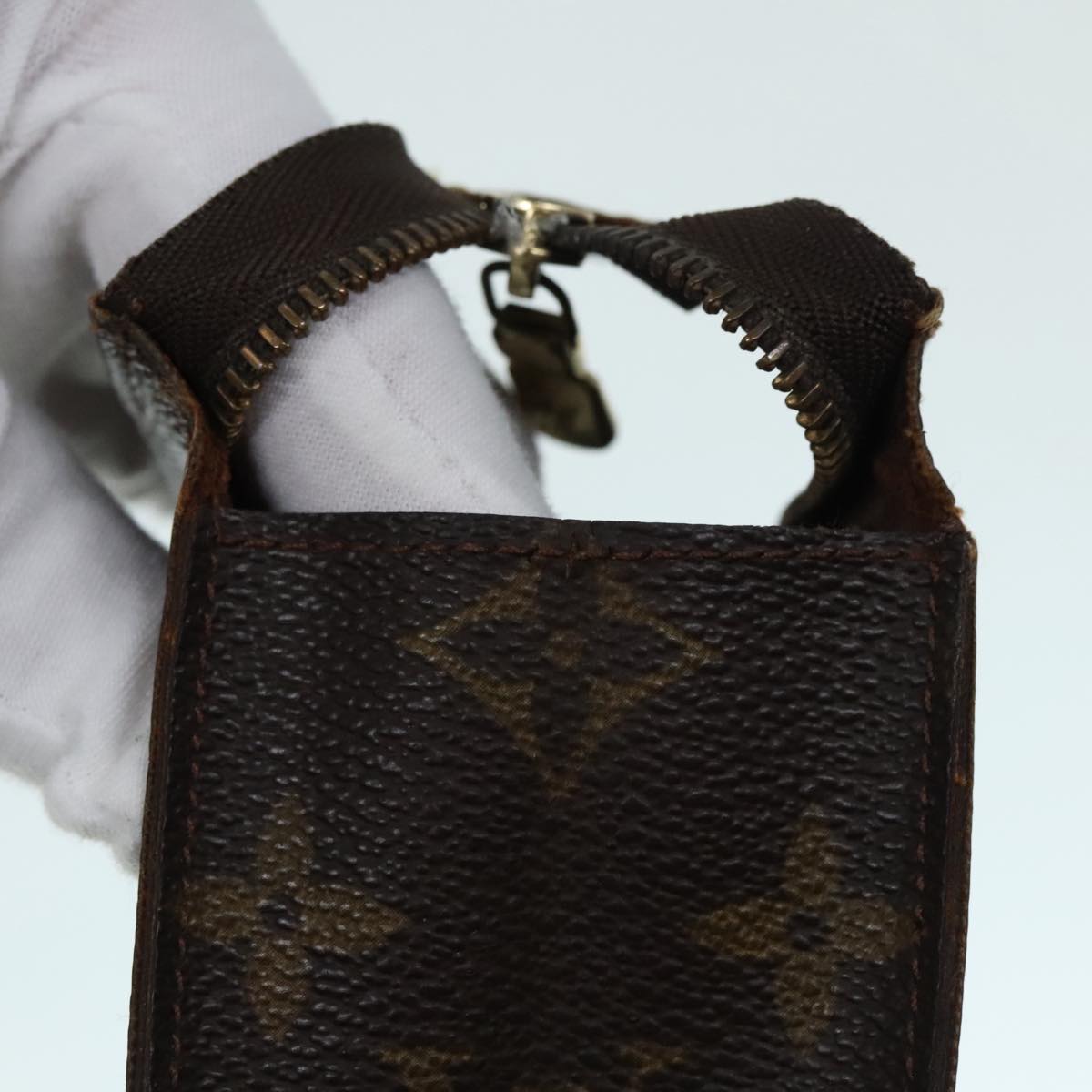 LOUIS VUITTON Monogram Poche Toilette 26 Pouch M47542 LV Auth 90540