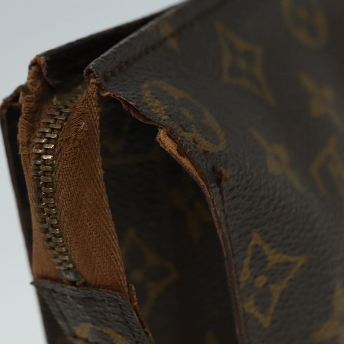 LOUIS VUITTON Monogram Poche Toilette 26 Pouch M47542 LV Auth 90554