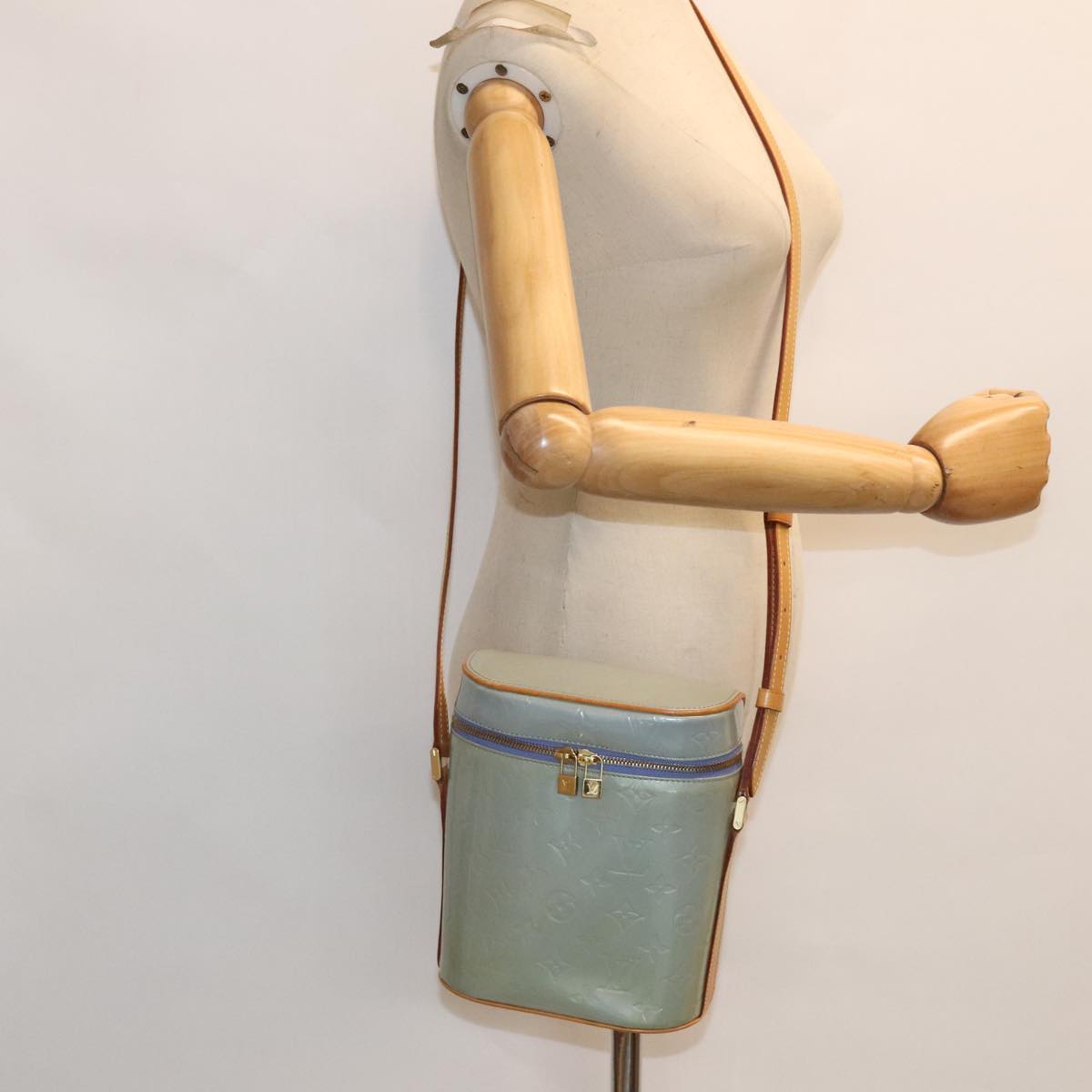 LOUIS VUITTON Monogram Vernis Sullivan Vertical Bag Lavande M91258 LV Auth 90945