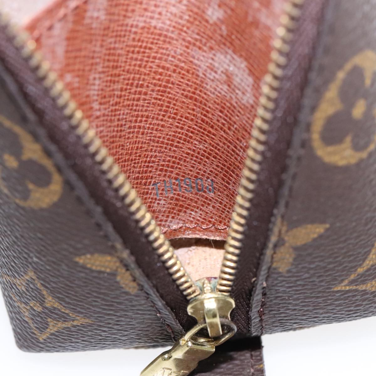 LOUIS VUITTON Monogram Trousse Demi Ronde Cosmetic Pouch M47520 LV Auth 91150