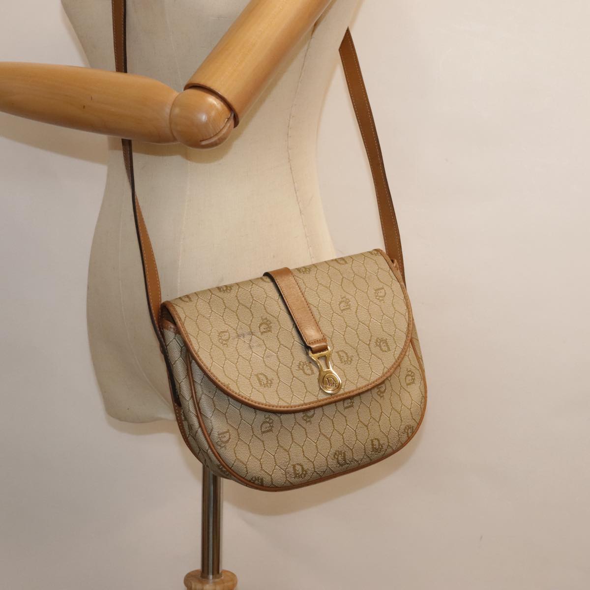 Christian Dior Honeycomb Canvas Shoulder Bag PVC Leather Beige Gold Auth 91284