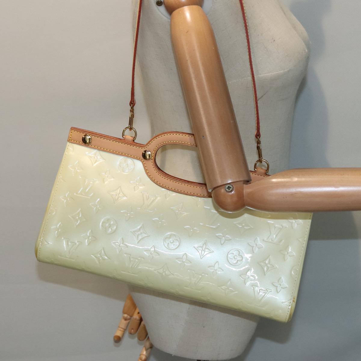 LOUIS VUITTON Monogram Vernis Roxbury Drive Hand Bag Perle M91374 LV Auth 91342