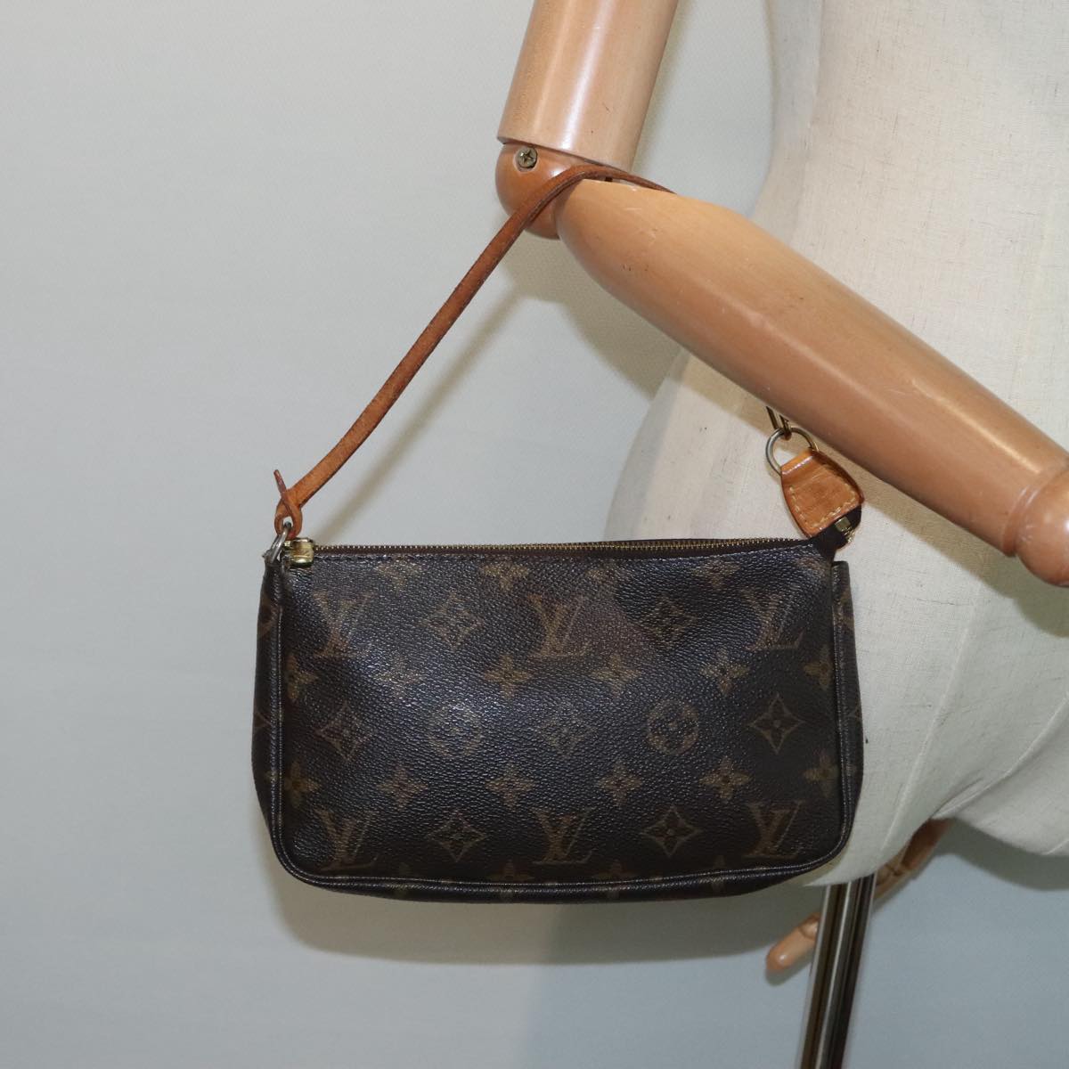 LOUIS VUITTON Monogram Pochette Accessoires Pouch M51980 LV Auth 91370