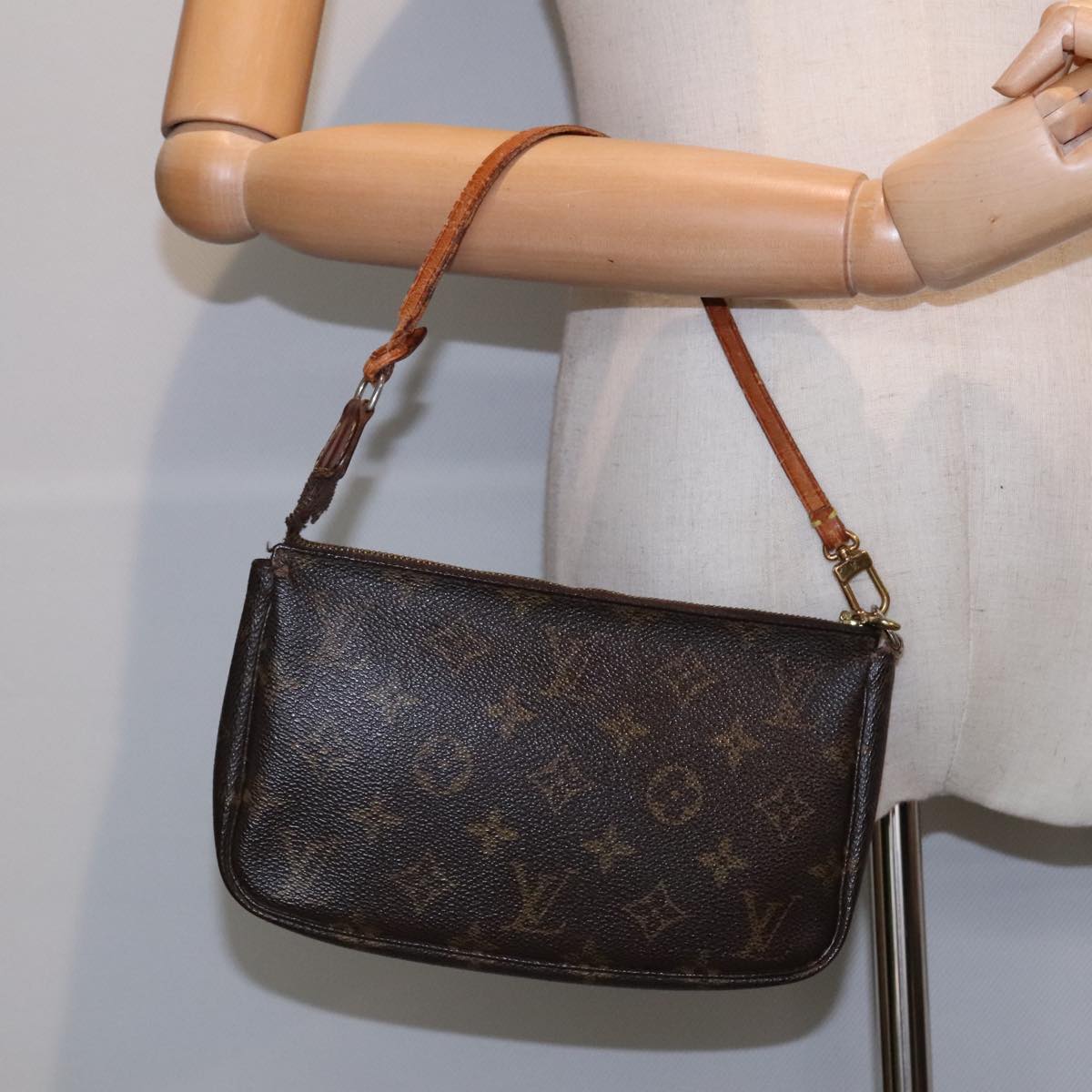 LOUIS VUITTON Monogram Pochette Accessoires Pouch M51980 LV Auth 91646