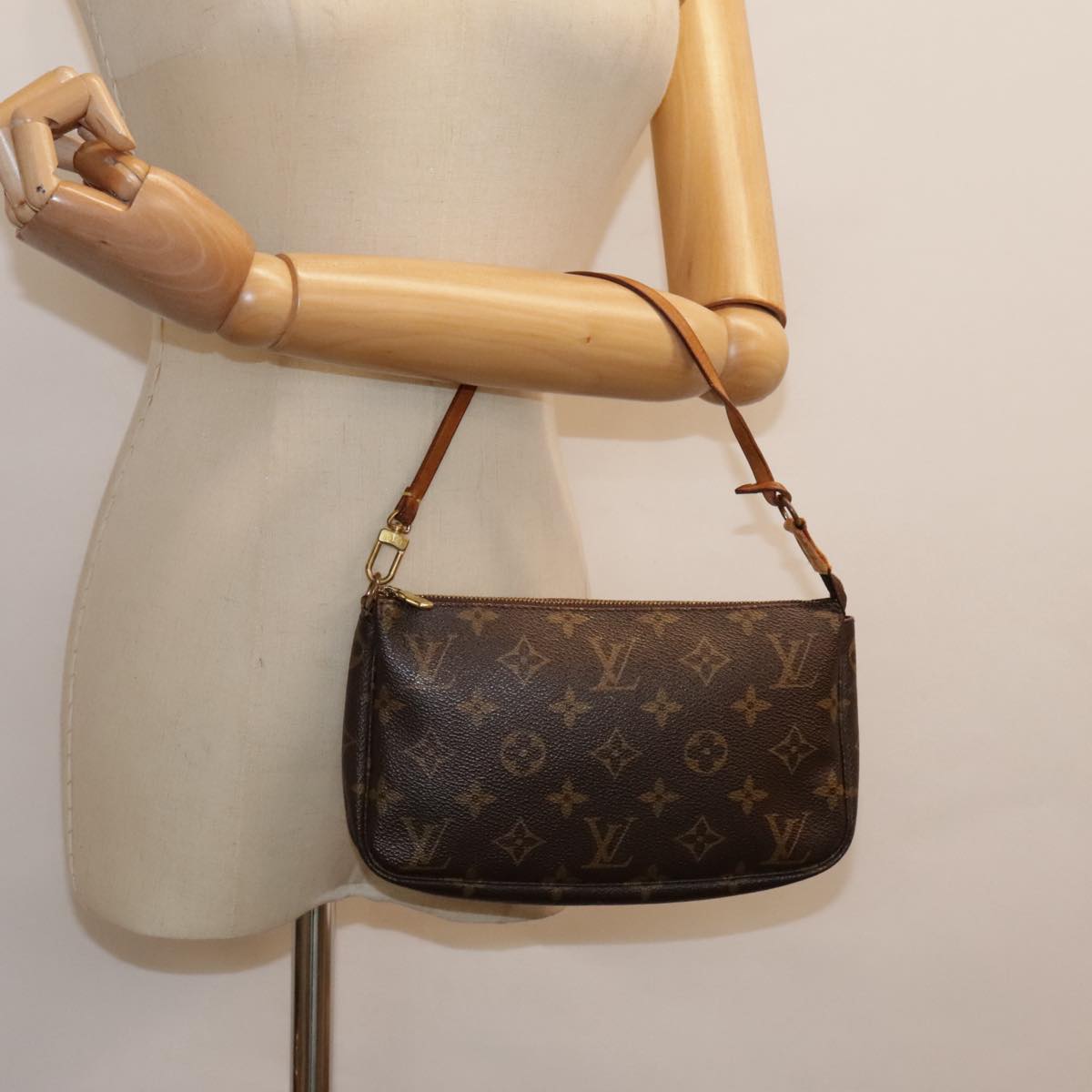 LOUIS VUITTON Monogram Pochette Accessoires Pouch M51980 LV Auth 91667