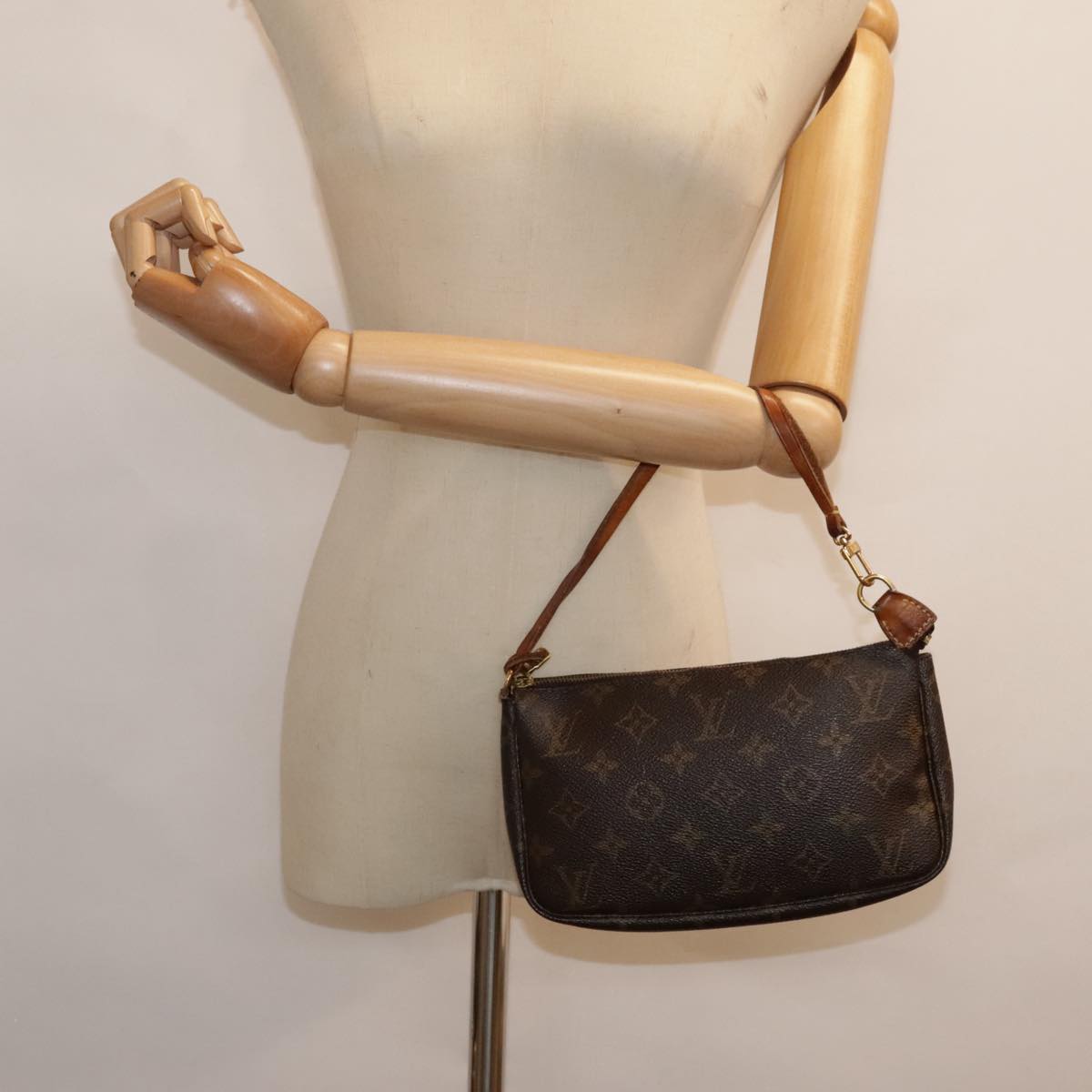 LOUIS VUITTON Monogram Pochette Accessoires Pouch M51980 LV Auth 91669