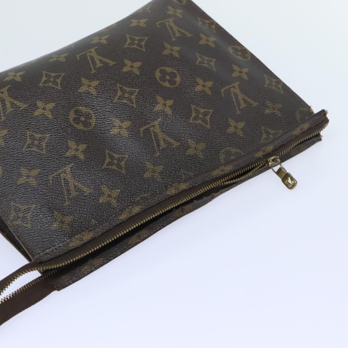 LOUIS VUITTON Monogram Poche Toilette 26 Pouch M47542 LV Auth 91798