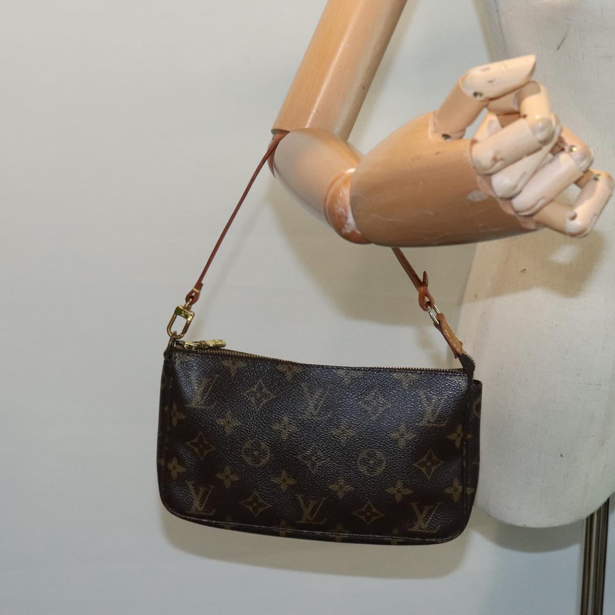 LOUIS VUITTON Monogram Pochette Accessoires Pouch M51980 LV Auth 91867