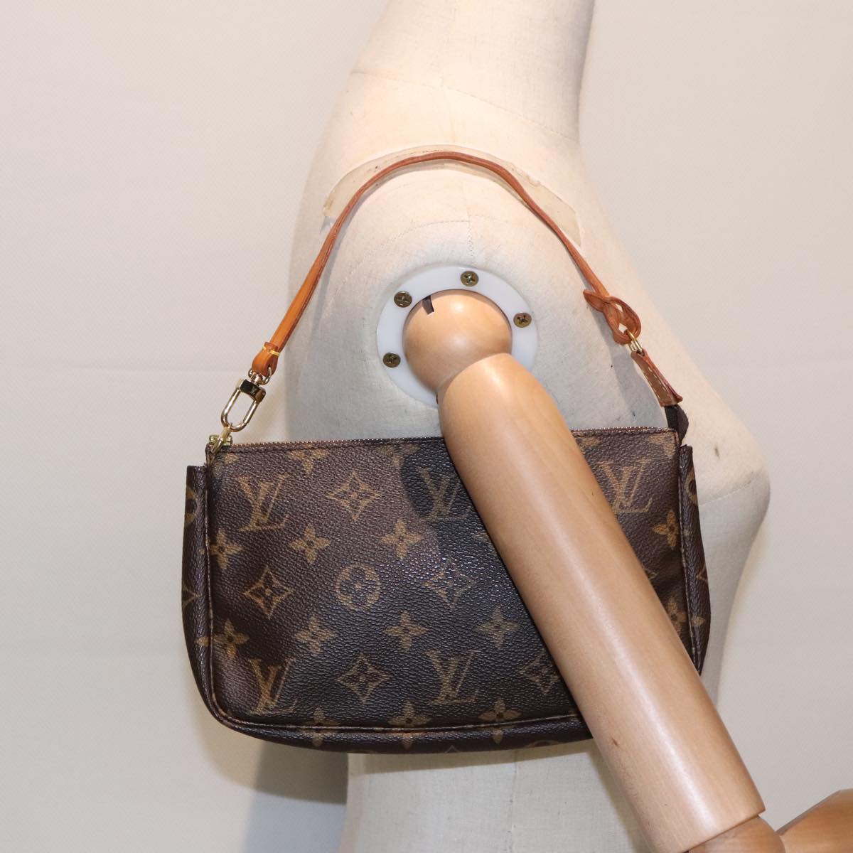 LOUIS VUITTON Monogram Pochette Accessoires Pouch M51980 LV Auth 91874