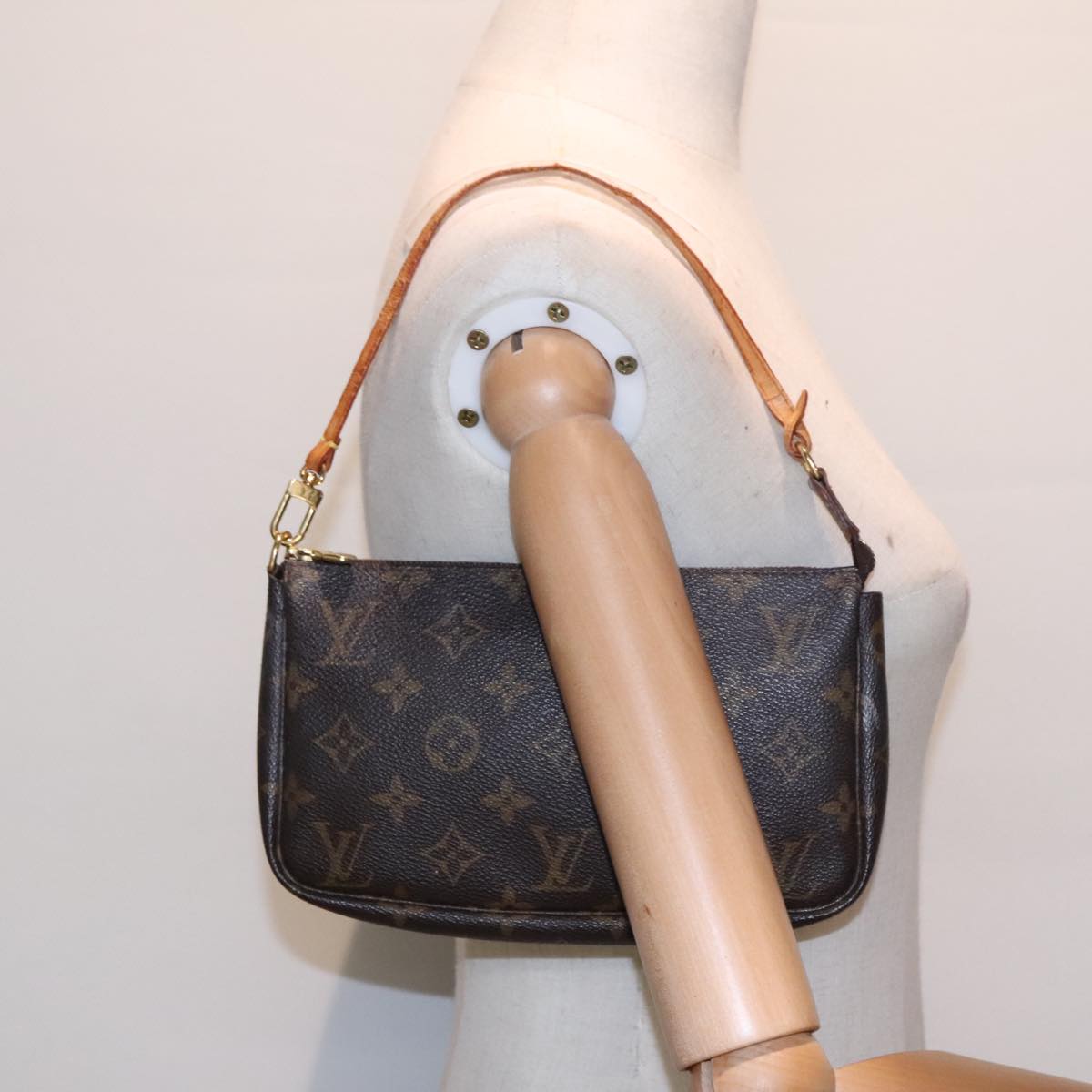 LOUIS VUITTON Monogram Pochette Accessoires Pouch M51980 LV Auth 91885