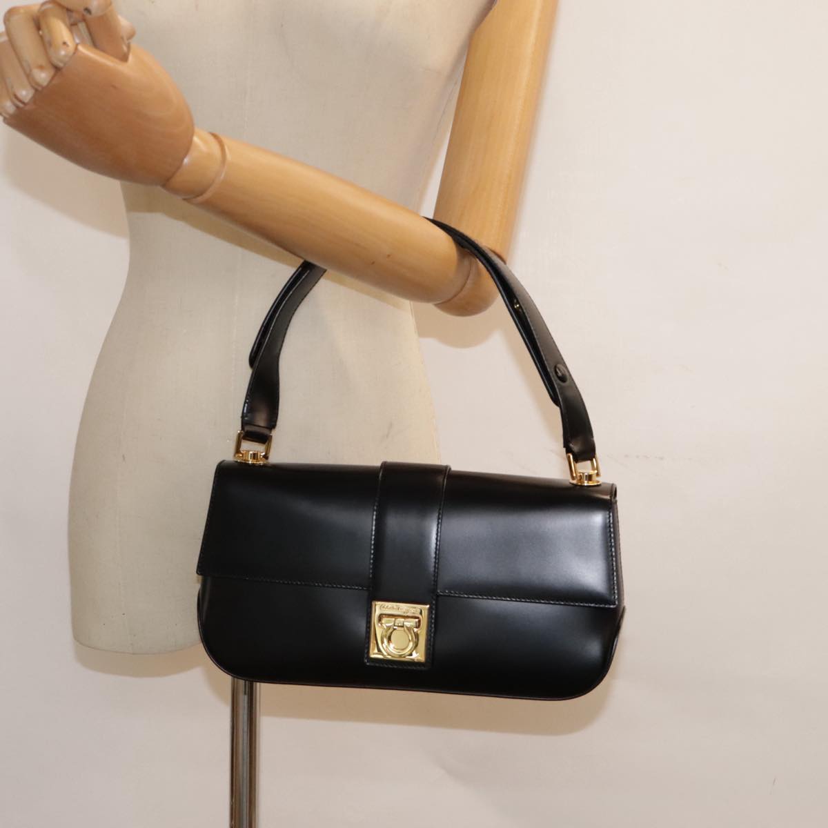 Salvatore Ferragamo Gancini Hand Bag Leather Black Gold Auth 92098