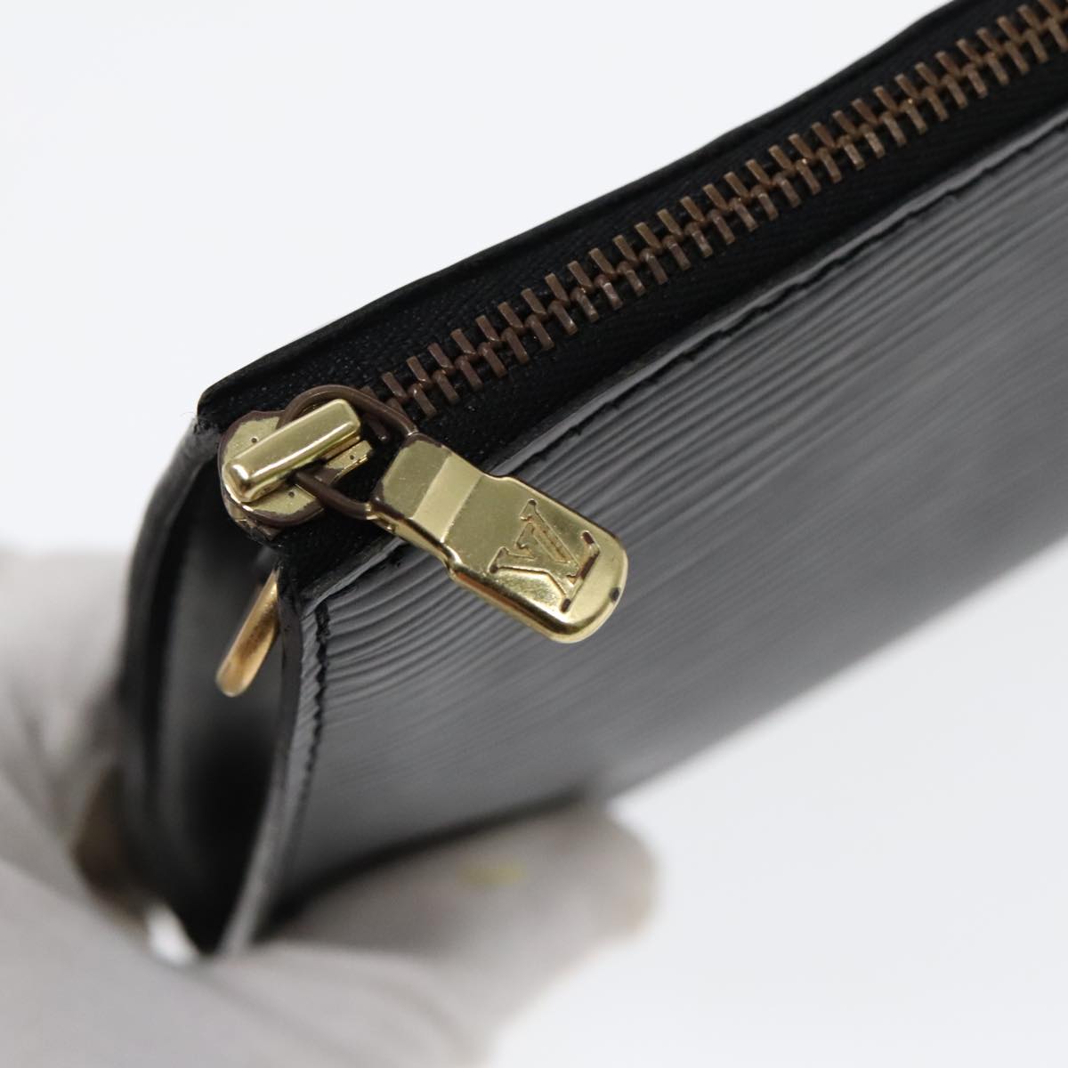 LOUIS VUITTON Epi Pochette Accessoires Pouch Black M52982 LV Auth 92238