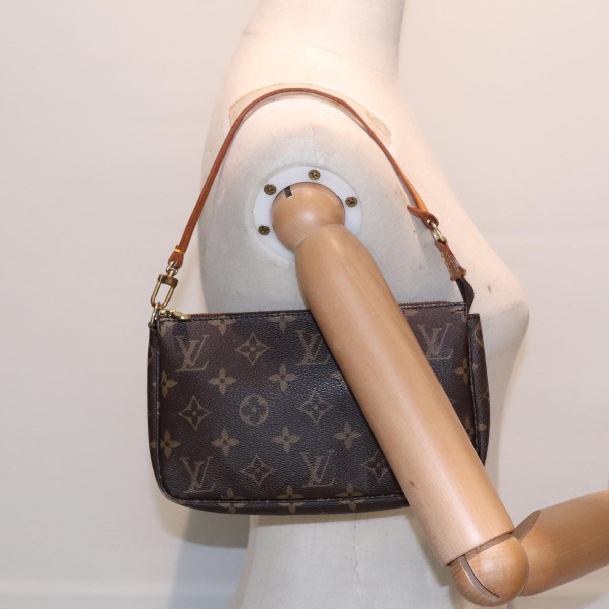 LOUIS VUITTON Monogram Pochette Accessoires Pouch M51980 LV Auth 92266