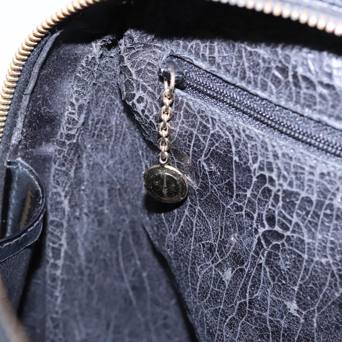 GUCCI Shoulder Bag Patent leather Black Gold 001 2214 1649 Auth 92605