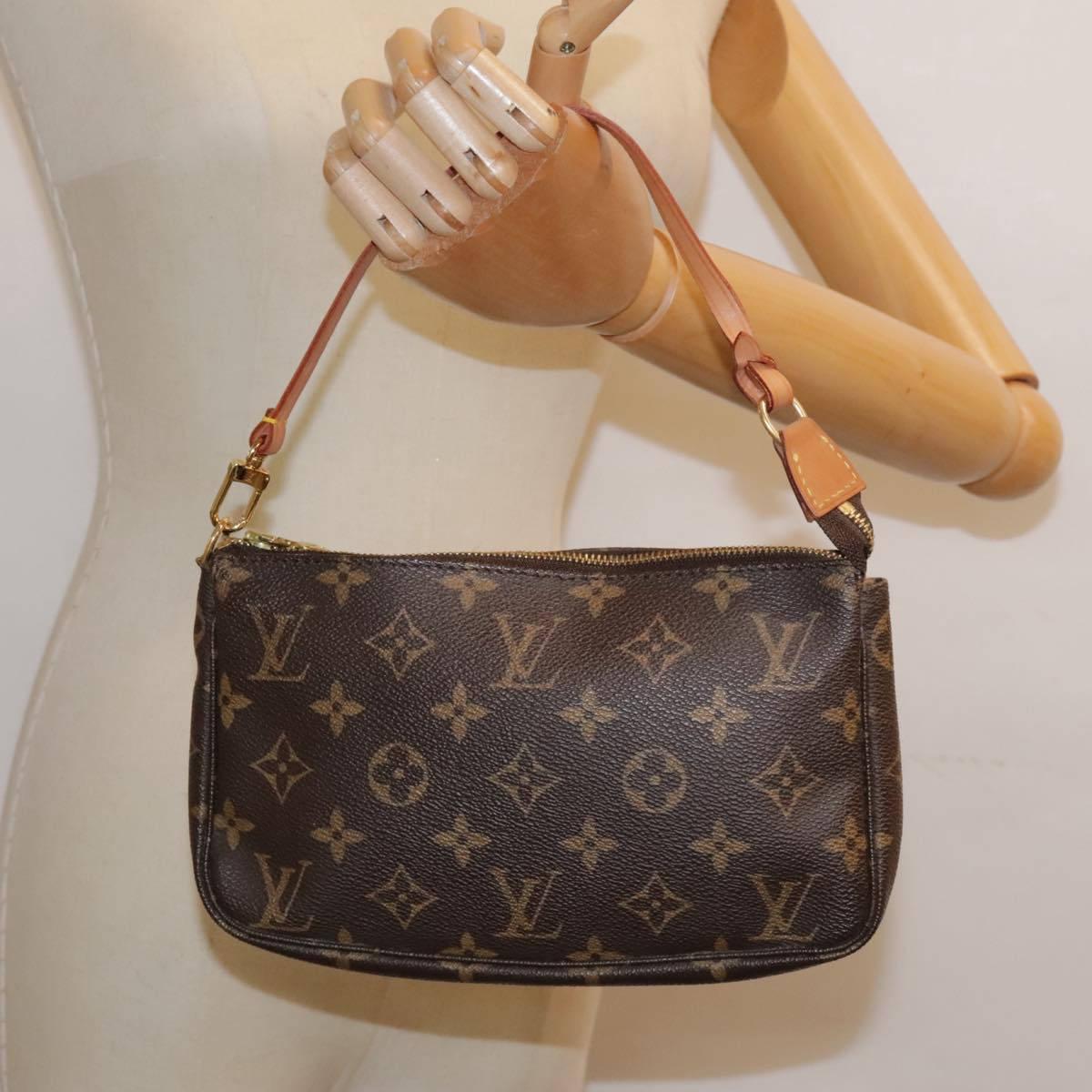 LOUIS VUITTON Monogram Pochette Accessoires Pouch M51980 LV Auth 92631