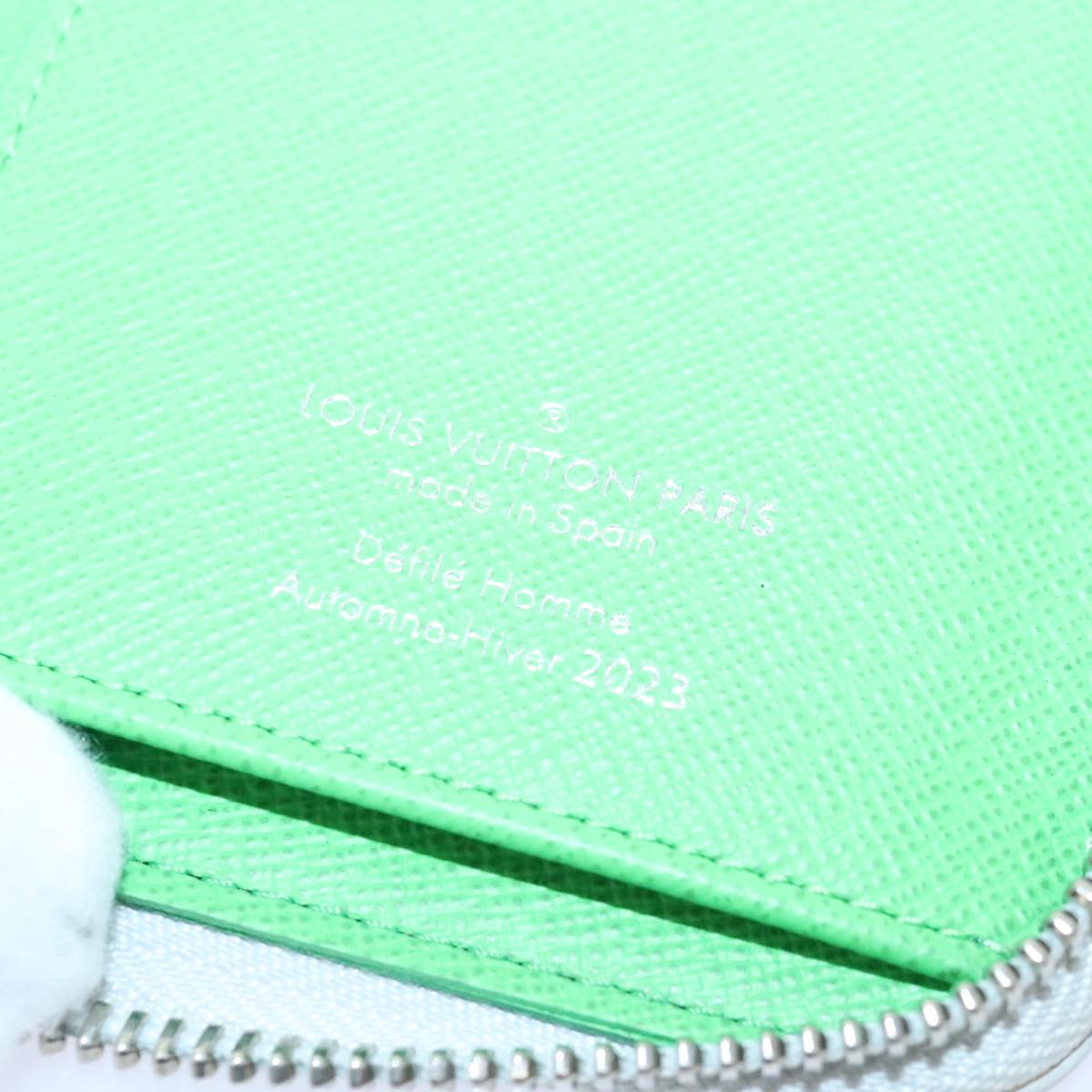 LOUIS VUITTON Monogram LV Portrait Zippy Vertical Wallet M82590 LV Auth 92757A