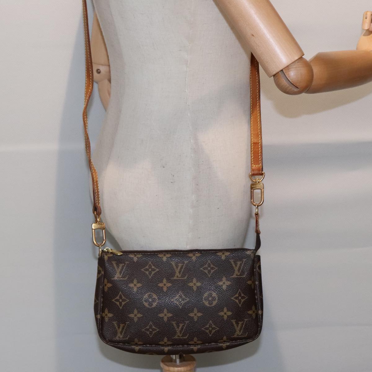 LOUIS VUITTON Monogram Pochette Accessoires Pouch M51980 LV Auth 92894