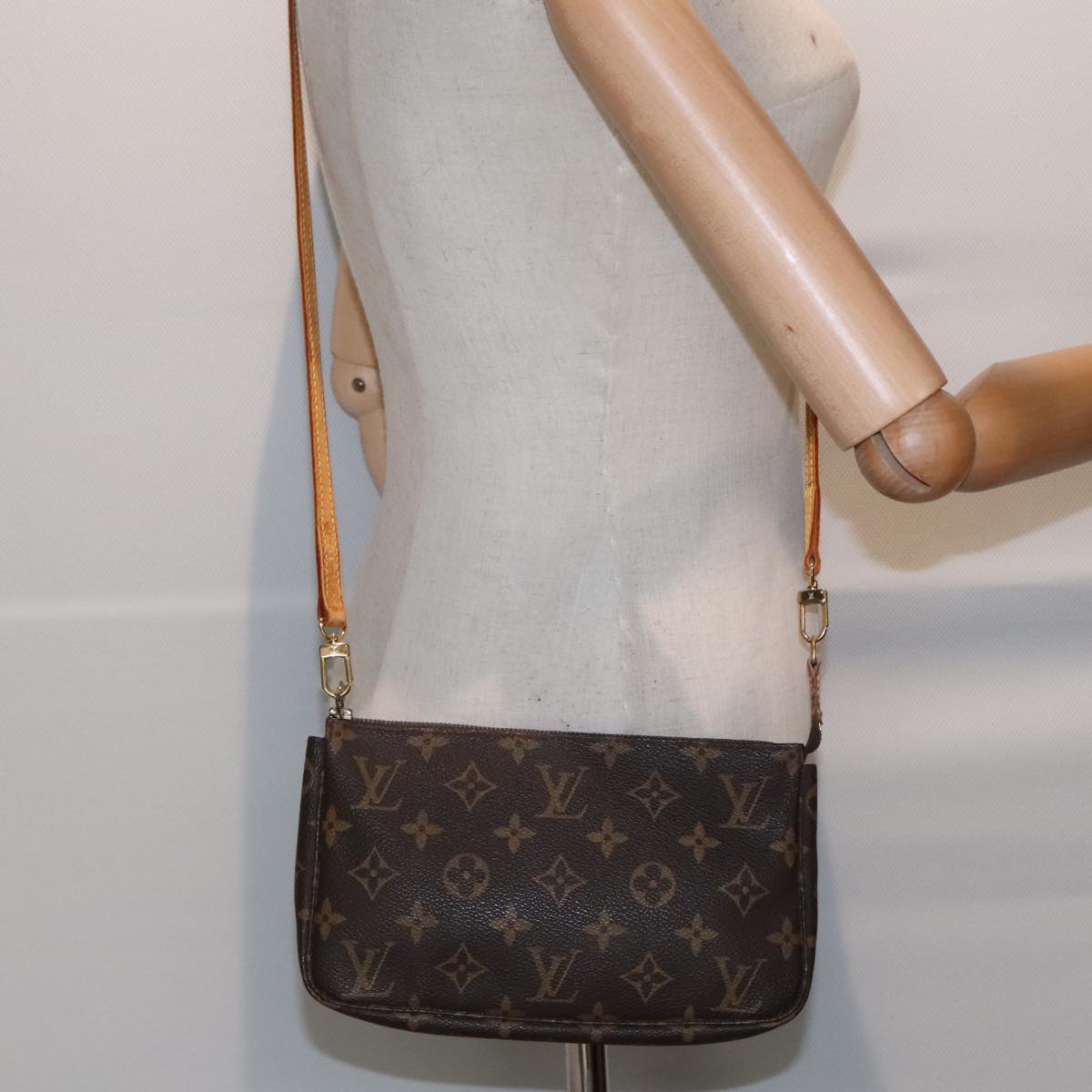 LOUIS VUITTON Monogram Pochette Accessoires Pouch M51980 LV Auth 92895