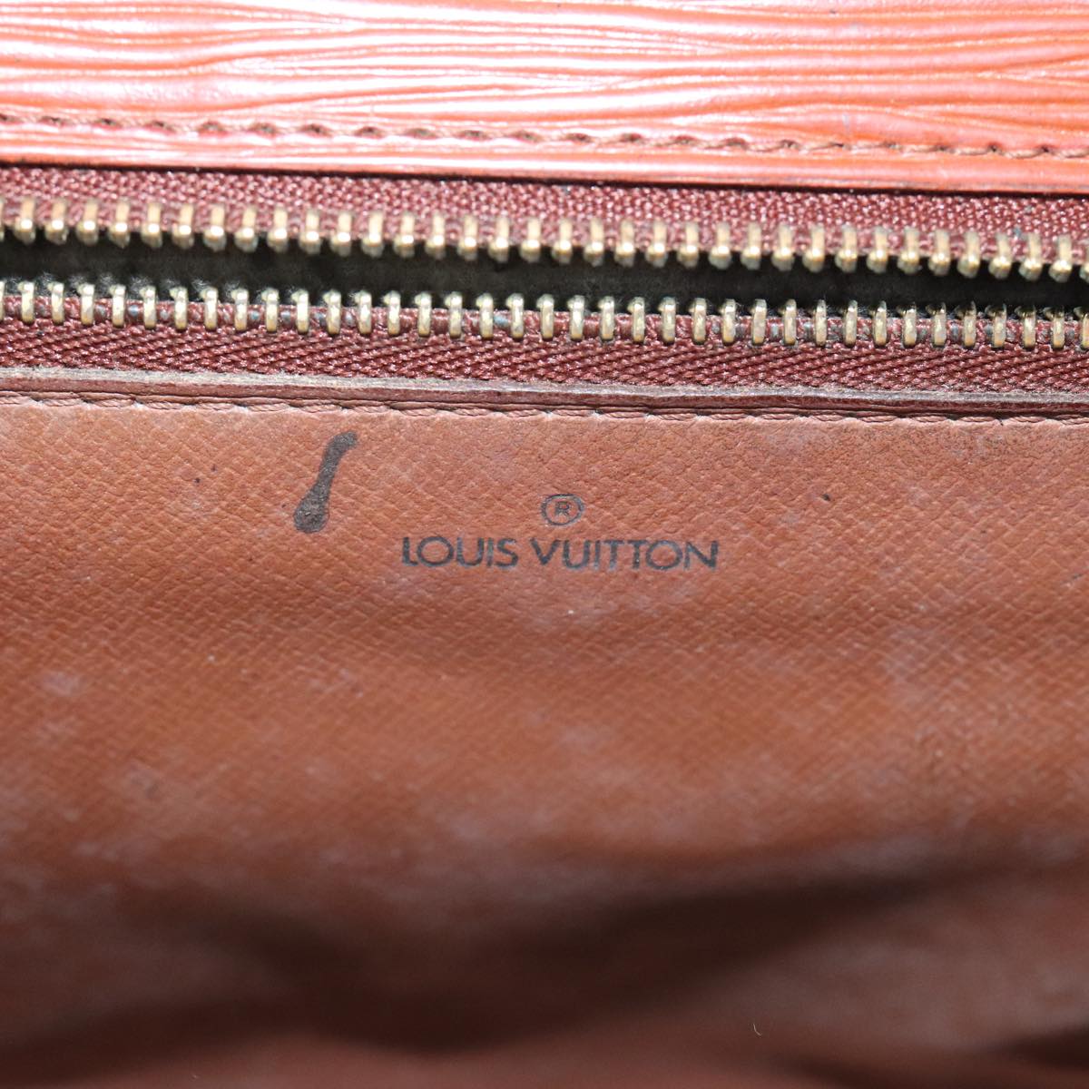 LOUIS VUITTON Epi Serie Dragonne Hand Bag Brown M52618 LV Auth 92921