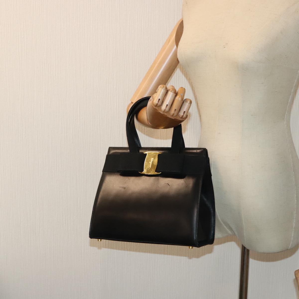 Salvatore Ferragamo Vala Hand Bag Leather Black Gold Auth 92934