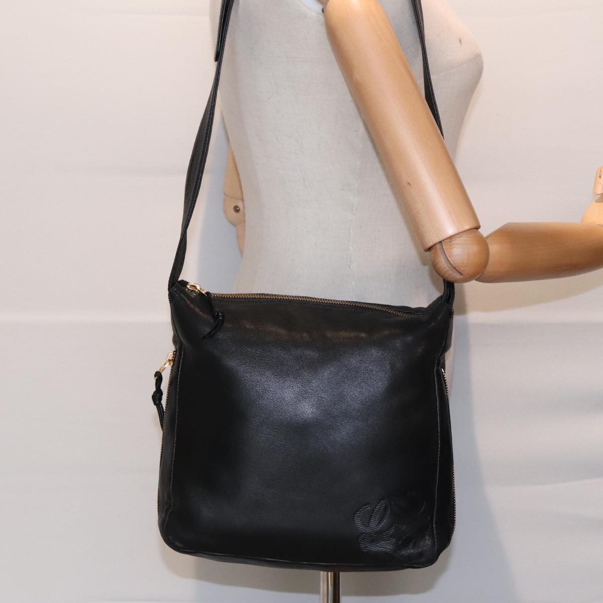 LOEWE Anagram Shoulder Bag Leather Black Auth 93483