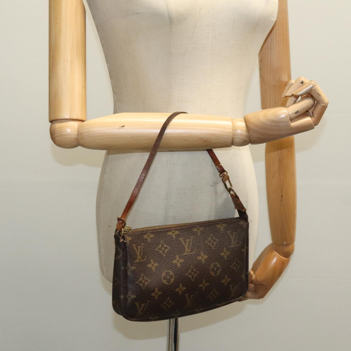 LOUIS VUITTON Monogram Pochette Accessoires Pouch M51980 LV Auth 93655