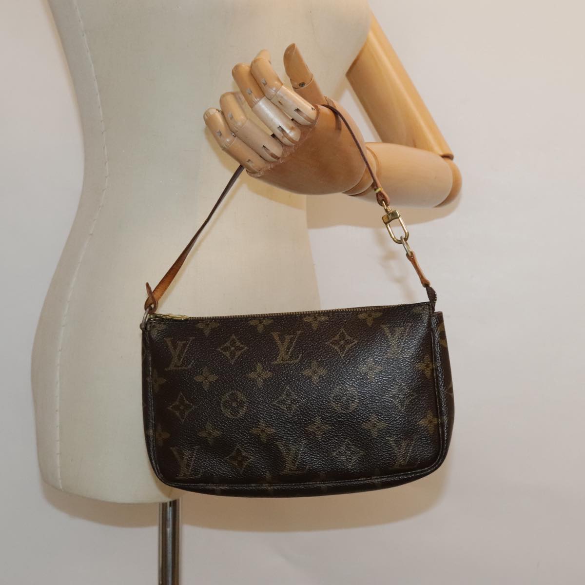 LOUIS VUITTON Monogram Pochette Accessoires Pouch M51980 LV Auth 93657