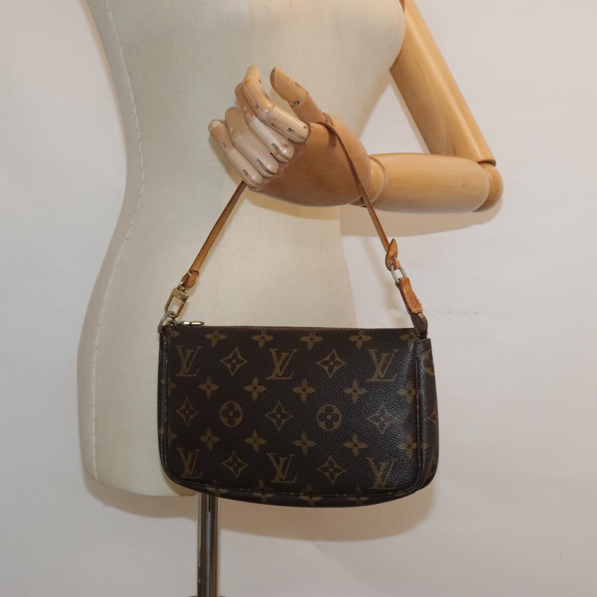 LOUIS VUITTON Monogram Pochette Accessoires Pouch M51980 LV Auth 93659