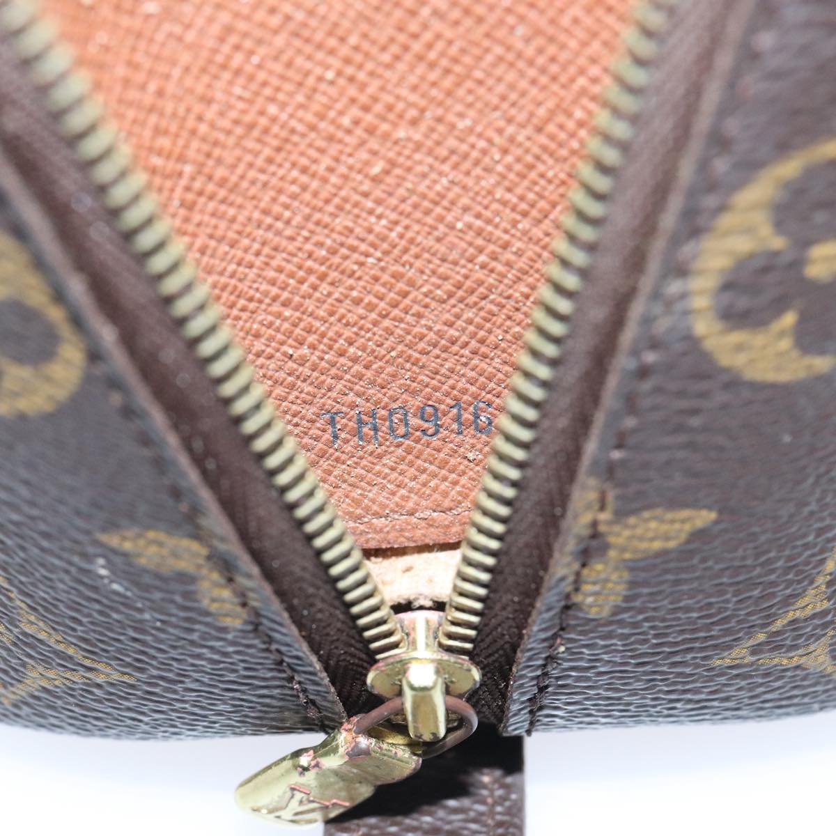 LOUIS VUITTON Monogram Trousse Demi Ronde Cosmetic Pouch M47520 LV Auth 93668